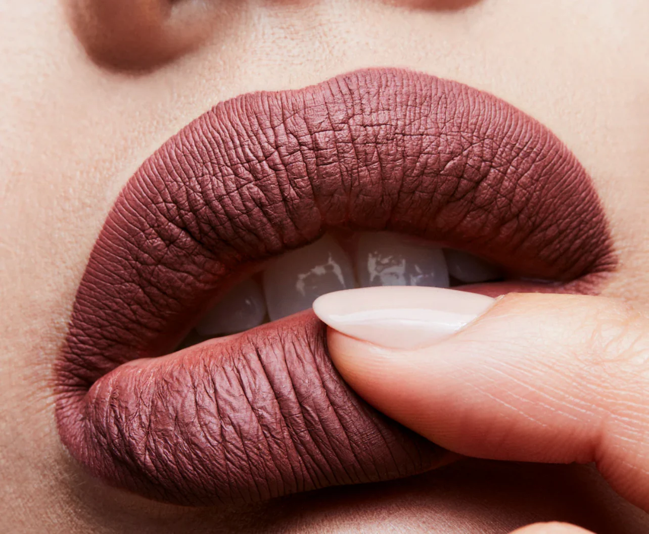 ORANGLES MAC Powder Liquid Lipcolour – Velvet Matte Finish & Lightweight Feel - angled perspective - presenting advantages - Image 4 of 5 | fits any environment | Purchase MAC Powder Liquid Lipcolour – Velvet Matte Finish & Lightweight Feel Michigan | Free Shipping ORANGLES